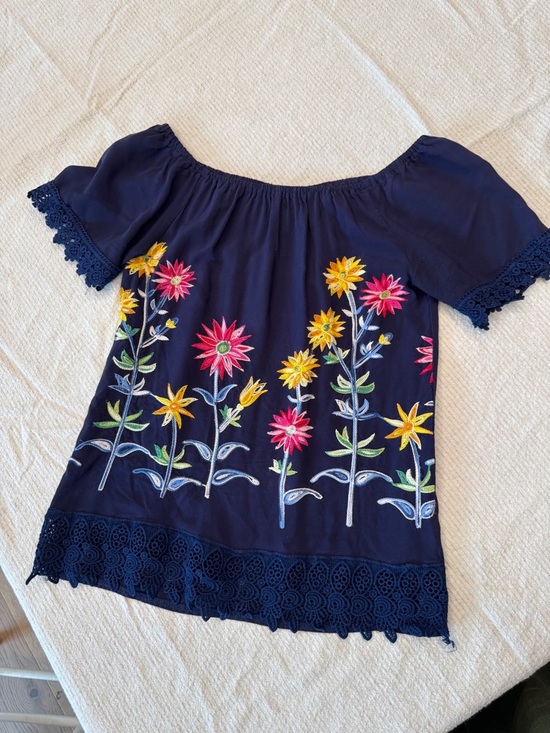 Vintage Navy Floral Embroidered off shoulder or Short-Sleeve Women's Top xs to s - Picture 7 of 15